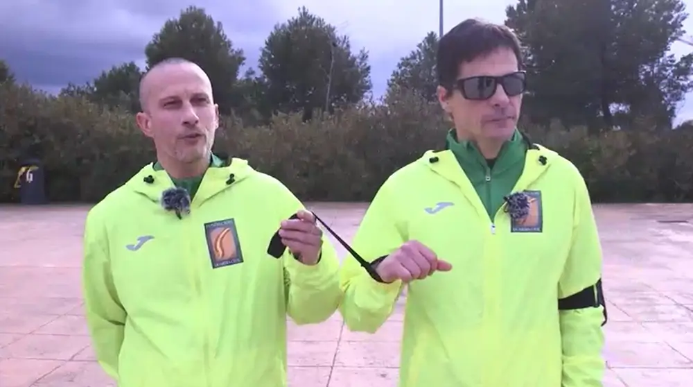 Fotografía de Miquel Frau, sargento de la Guardia Civil, y Eduardo Pérez, programador informático con discapacidad visual severa