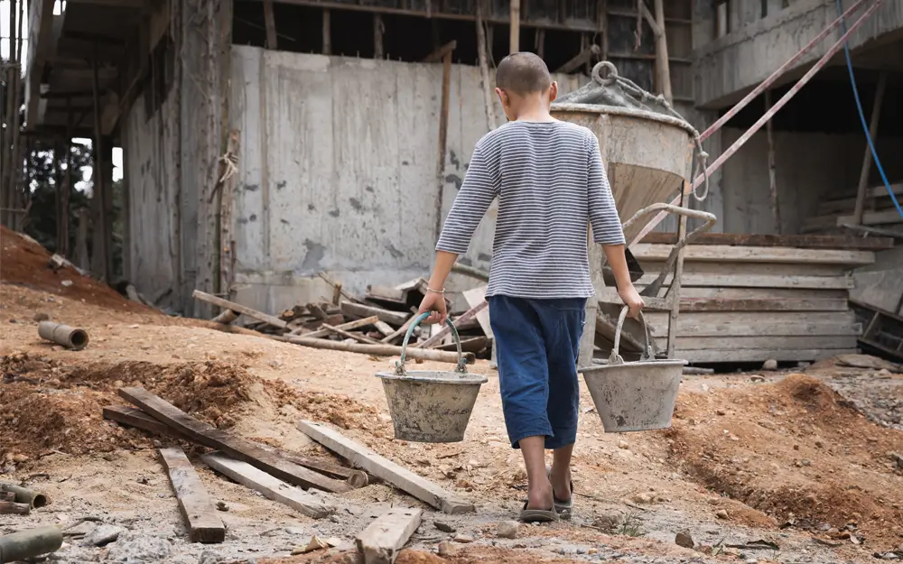 Imagen de un niño trabajando