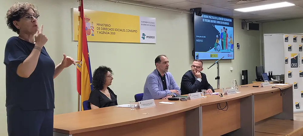 Presentación de la 'Guía de Buenas Prácticas en la Atención Sociosanitaria de Personas Mayores Sordas en Residencias'.