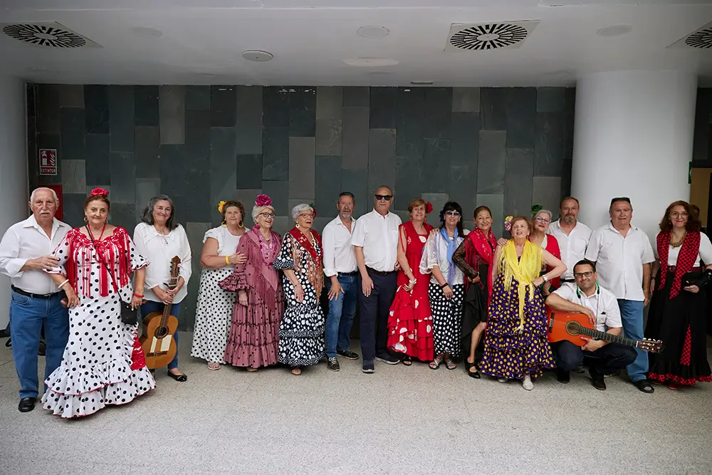 Foto de familia del coro en su actuación, el pasado 16 de junio, en el CRE de la ONCE en Sevilla.
