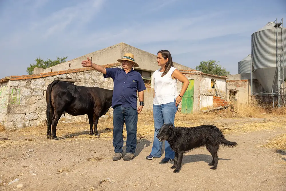 La alcaldesa en funciones de Tres Cantos, Sonia Lolo, durante las visitas realizadas este martes.