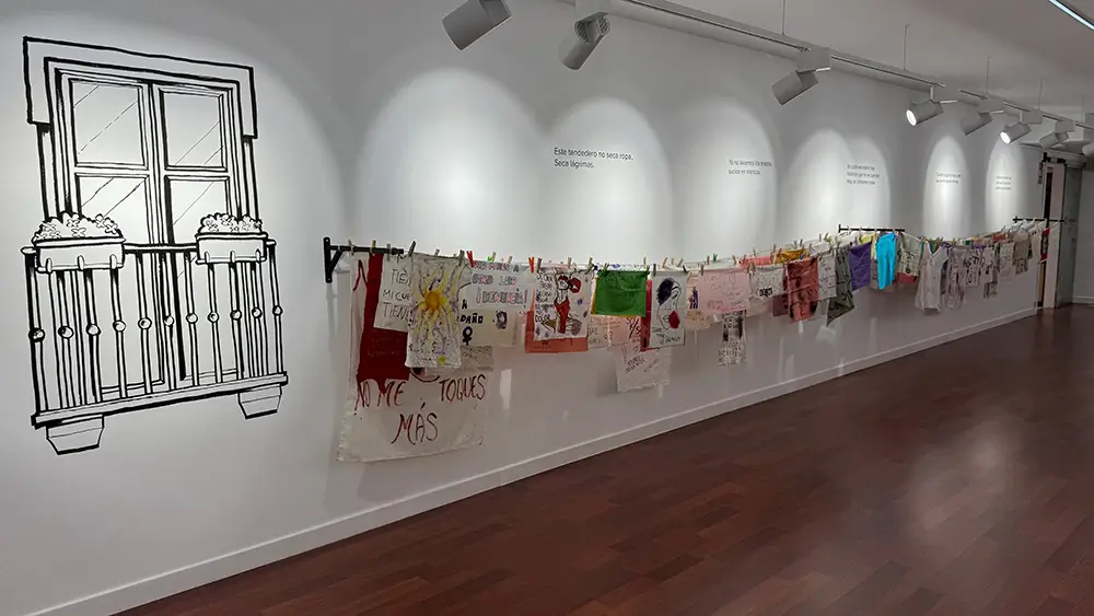 Imagen de la exposición ‘Airea los trapos sucios de la violencia de género’.