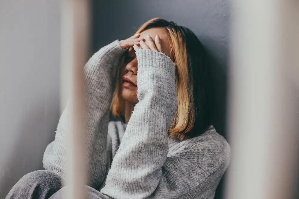 Las agresiones físicas, psicológicas, sexuales e institucionales se ven agravadas por la falta de accesibilidad, el estigma social y la ausencia de mecanismos efectivos de denuncia y reparación.