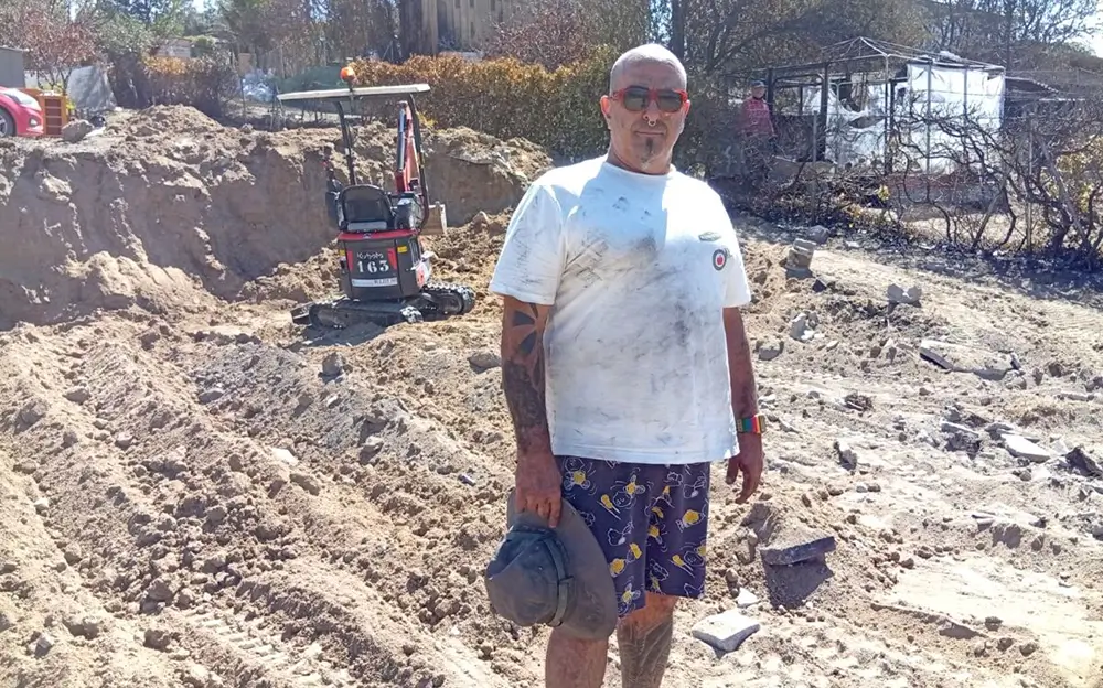 Padre de Elian, niño con autismo construye nueva casa