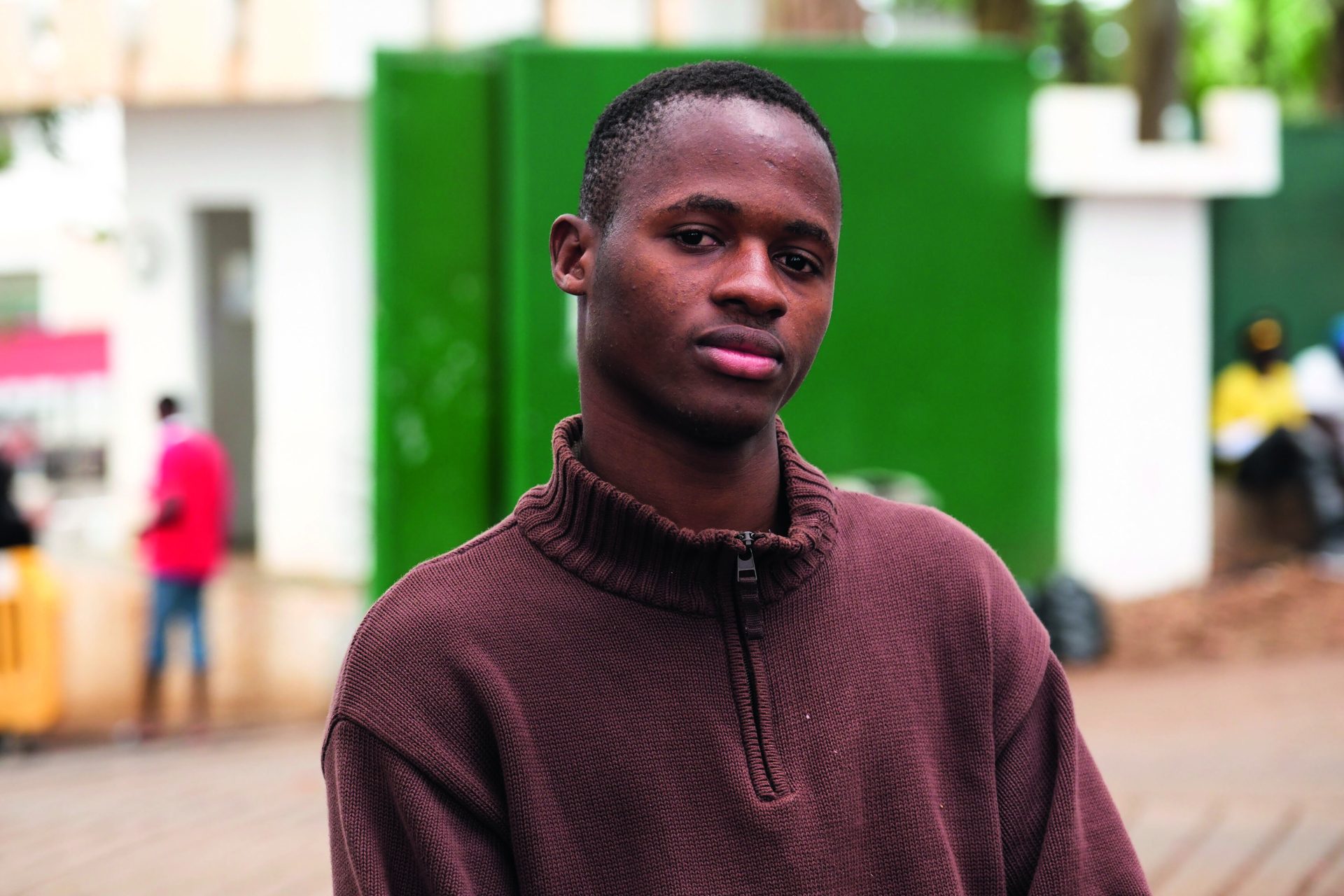 Un joven, Habib Camara, mirando a cámara
