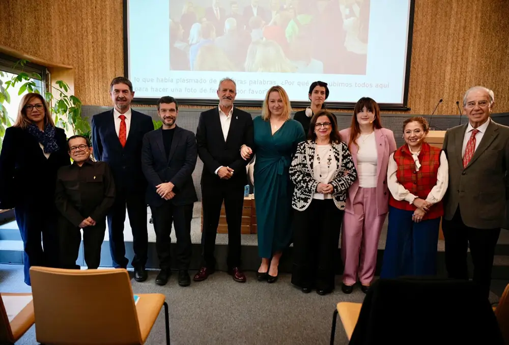 Foto de familia del evento conmemorativo del décimo aniversario de la Estrategia Española en TEA