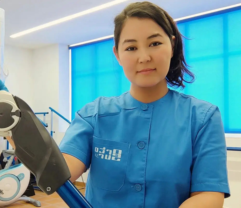 Latifa Sakhizada, exjugadora paralímpica de baloncesto en silla de ruedas.