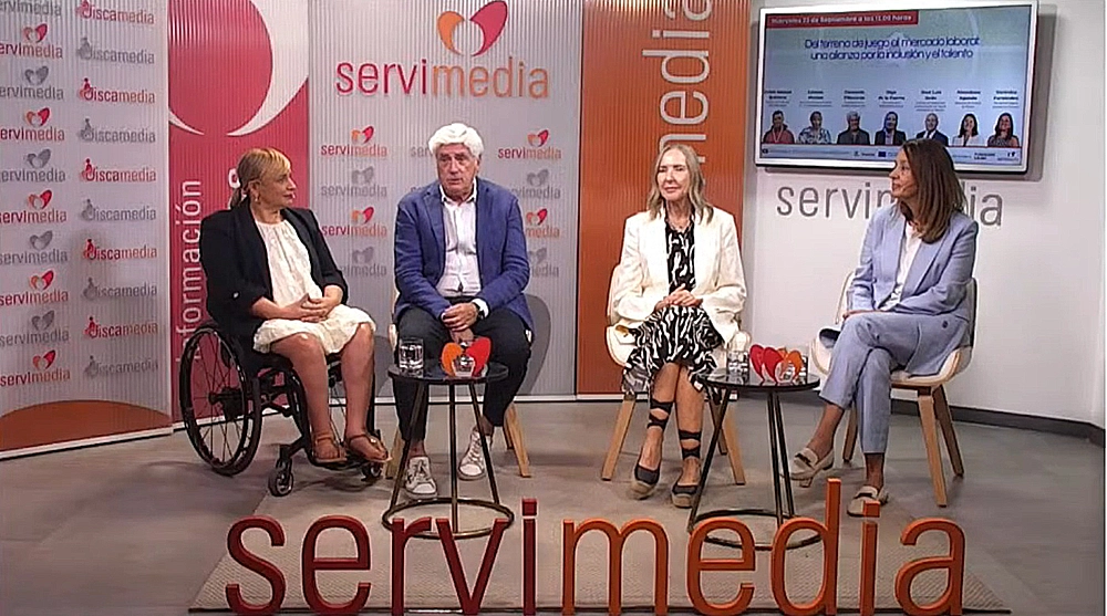 Participantes en el diálogo «Del terreno de juego al mercado laboral: una alianza por la inclusión», celebrado en el estudio de Servimedia, durante una mesa redonda sobre deporte, empleo e inclusión
