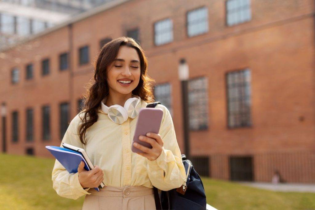 Más de 300 estudiantes podrán acceder a una beca Fundación ONCE-CRUE