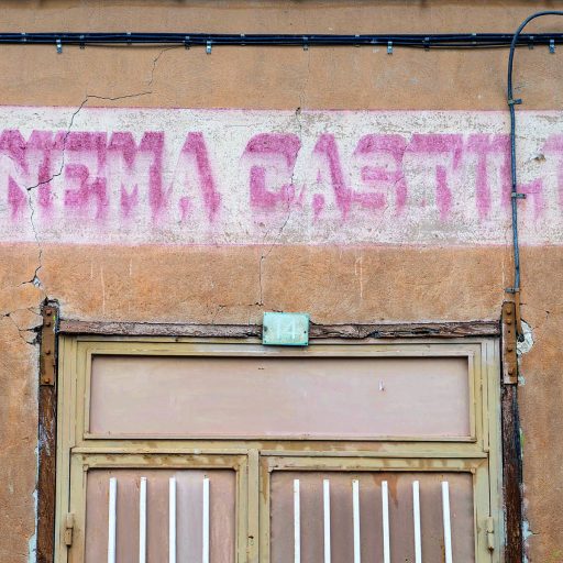Antiguo cine "Cinema Castilla" abandonado