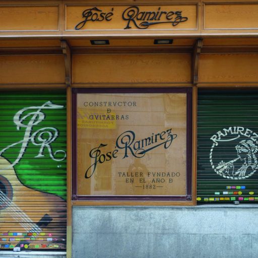 La tienda de José Ramírez, constructor de guitarras, cerrada