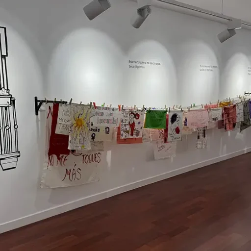 Imagen de la exposición ‘Airea los trapos sucios de la violencia de género’.