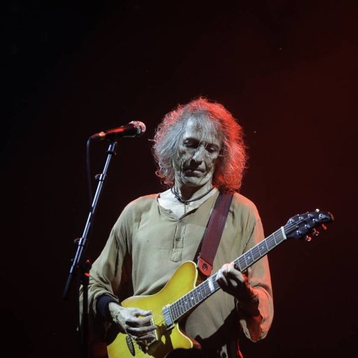 Robe Iniesta, en un concierto en 2024. Foto: Album / Archivo ABC / Manuel Gómez